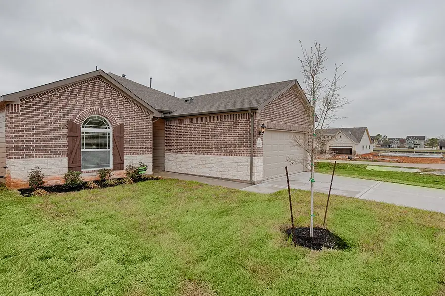 12388 Hackberry Dr, Willis, TX 77318 - #2