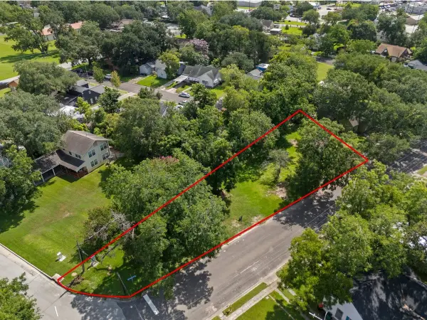 214 W Hunnicutt Street, Baytown, TX 77520
