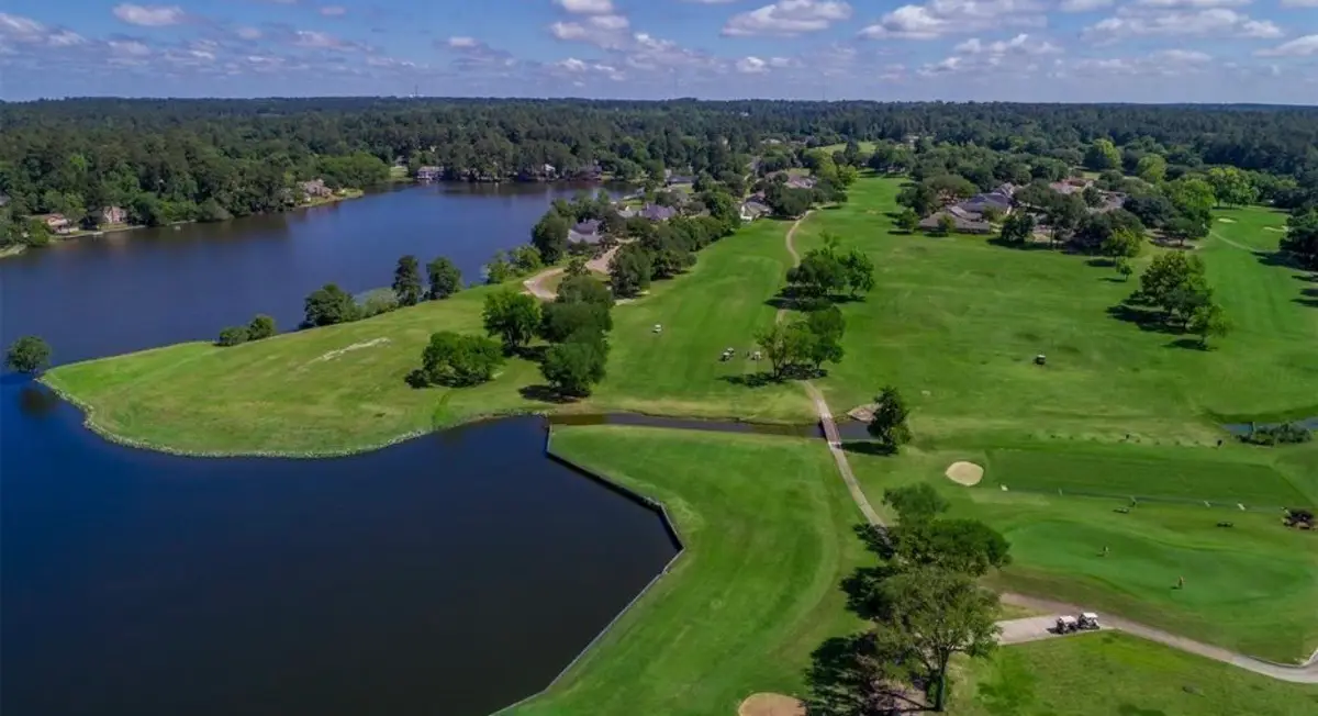 1864 E Lake Drive, Huntsville, TX 77340 - #1