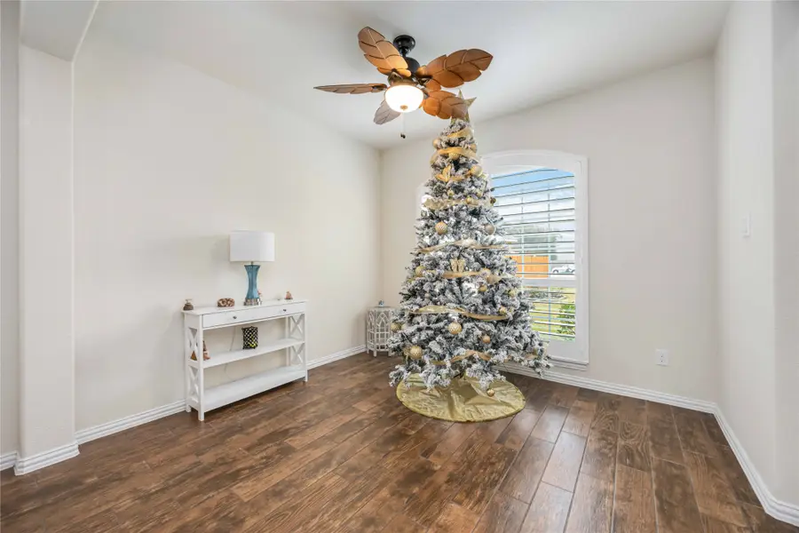 608 W Linnwood Drive, New Caney, TX 77357 - Image #3