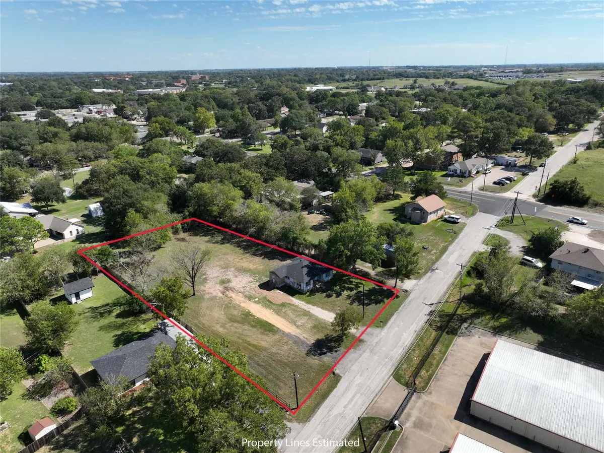 104 N Dixie Street, Brenham, TX 77833 - #1