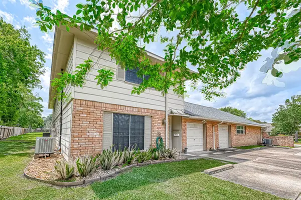 17103 Blackhawk Boulevard, Friendswood, TX 77546