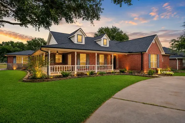 9403 Highland Pointe Drive, Needville, TX 77461