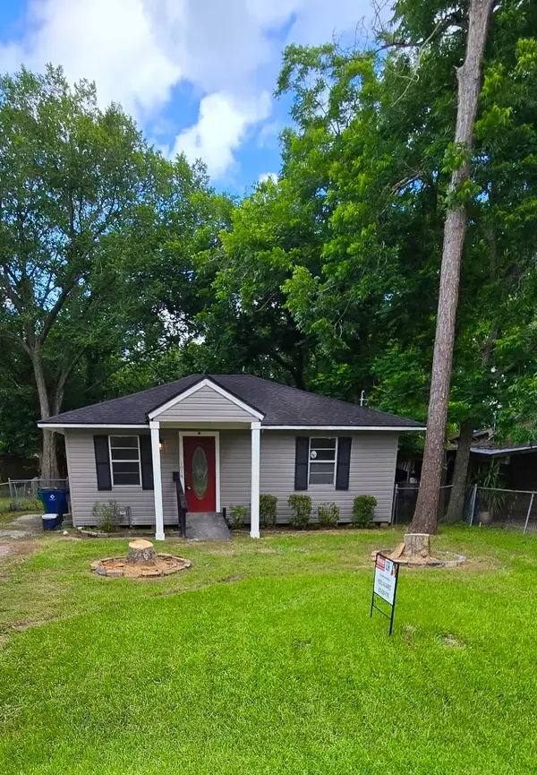 1014 N Arcola Street, Angleton, TX 77515