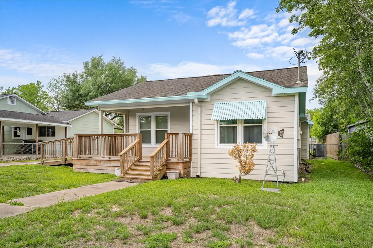 405 N College Street, Weimar, TX 78962 - #1