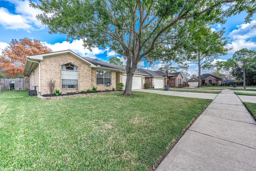 4959 Sentry Woods Lane, Pearland, TX 77584 - Image #3