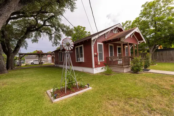 702 E Colorado Street, Victoria, TX 77901