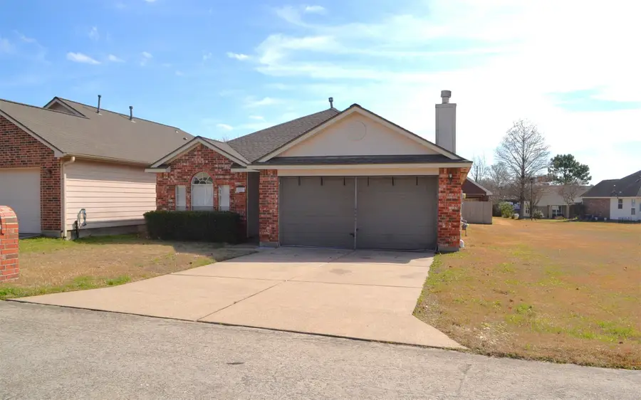 121 Golfview Drive, Conroe, TX 77356 - Image #2