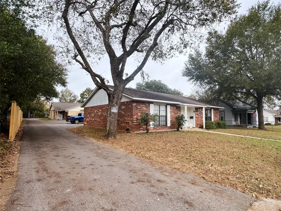 602 S Jackson Street, Brenham, TX 77833 - Image #2