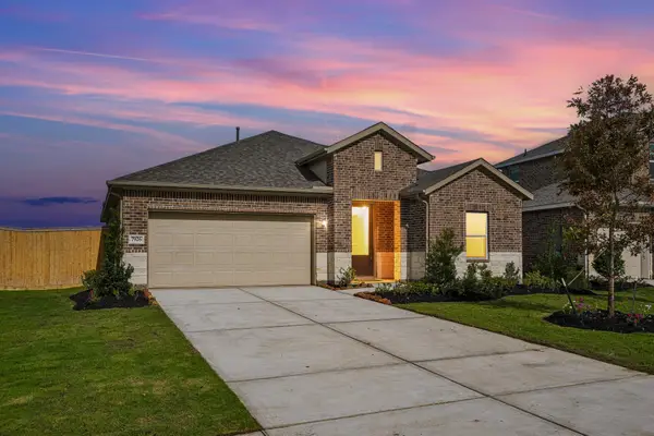 7926 Jade Crest Drive, Angleton, TX 77515