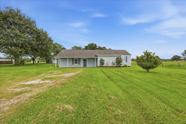 17261 County Line Road, Winnie, TX 77665