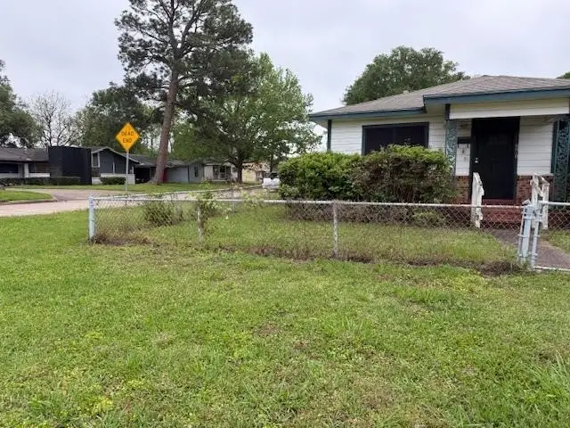 3215 Worcester Street, Beaumont, TX 77705 - Image #2