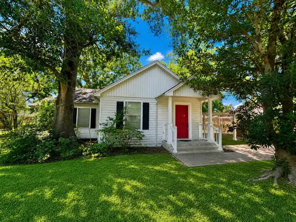 705 Shady Lane, Angleton, TX 77515
