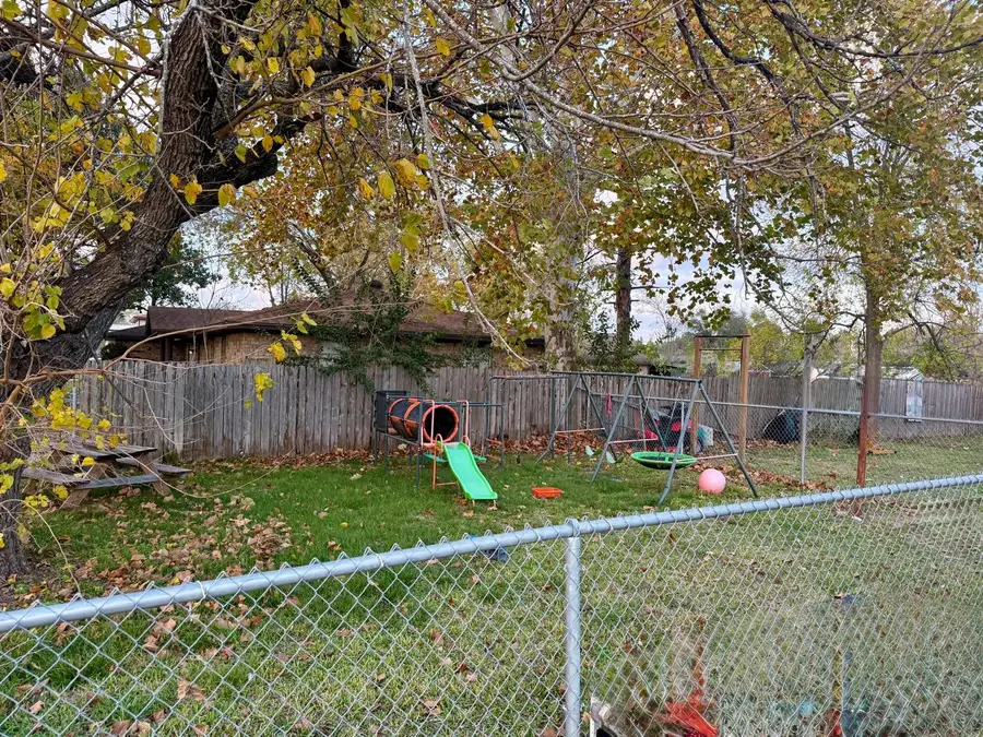 700 E Wallisville Road, Highlands, TX 77562 - Image #2