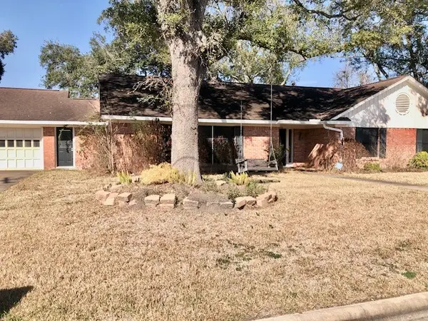 1002 Center Street, El Campo, TX 77437