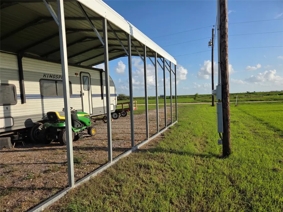 188 Coral Ln, Palacios, TX 77465 - #3