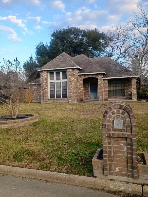 1114 N Nottingham Drive, League City, TX 77573