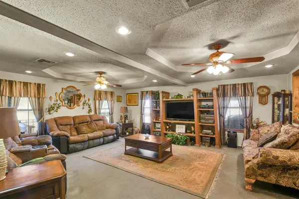 959 Walker Loop, Huntsville, TX 77340