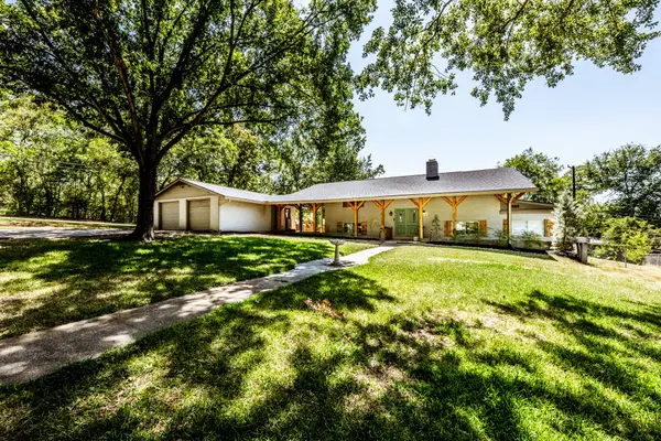 2120 Avenue R, Huntsville, TX 77340