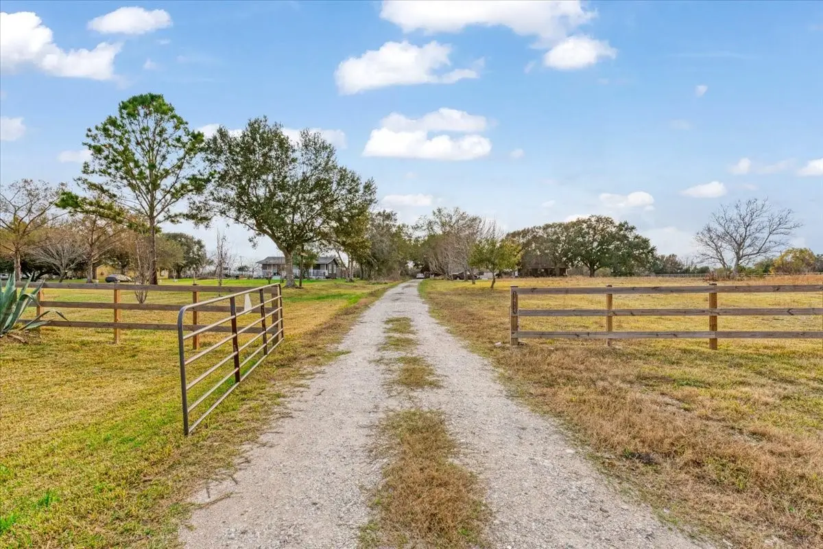 1414 County Road 130, Pearland, TX 77581 - Image #1