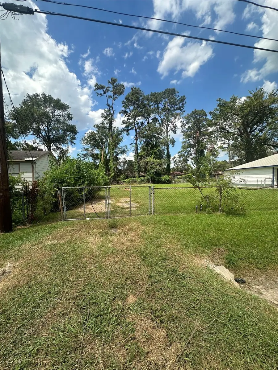 8213 Flintridge Drive, Houston, TX 77028 - Image #2