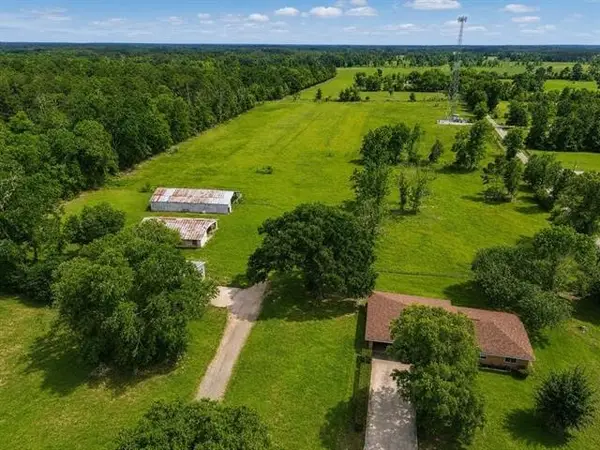 669 & 685 W Fm 1004, Kirbyville, TX 75956