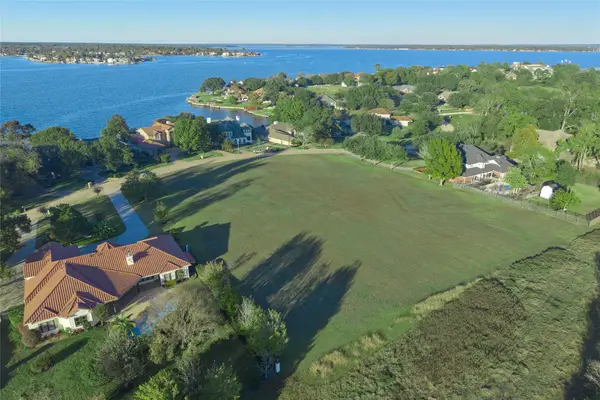 62 Lake Estates Drive, Montgomery, TX 77356