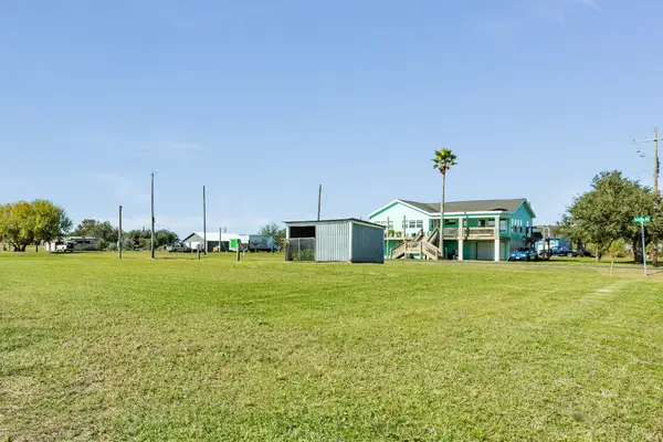 2326 Madison Avenue, Port Bolivar, TX 77650