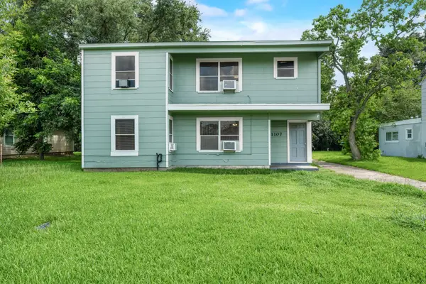 1107 3rd Avenue N, Texas City, TX 77590