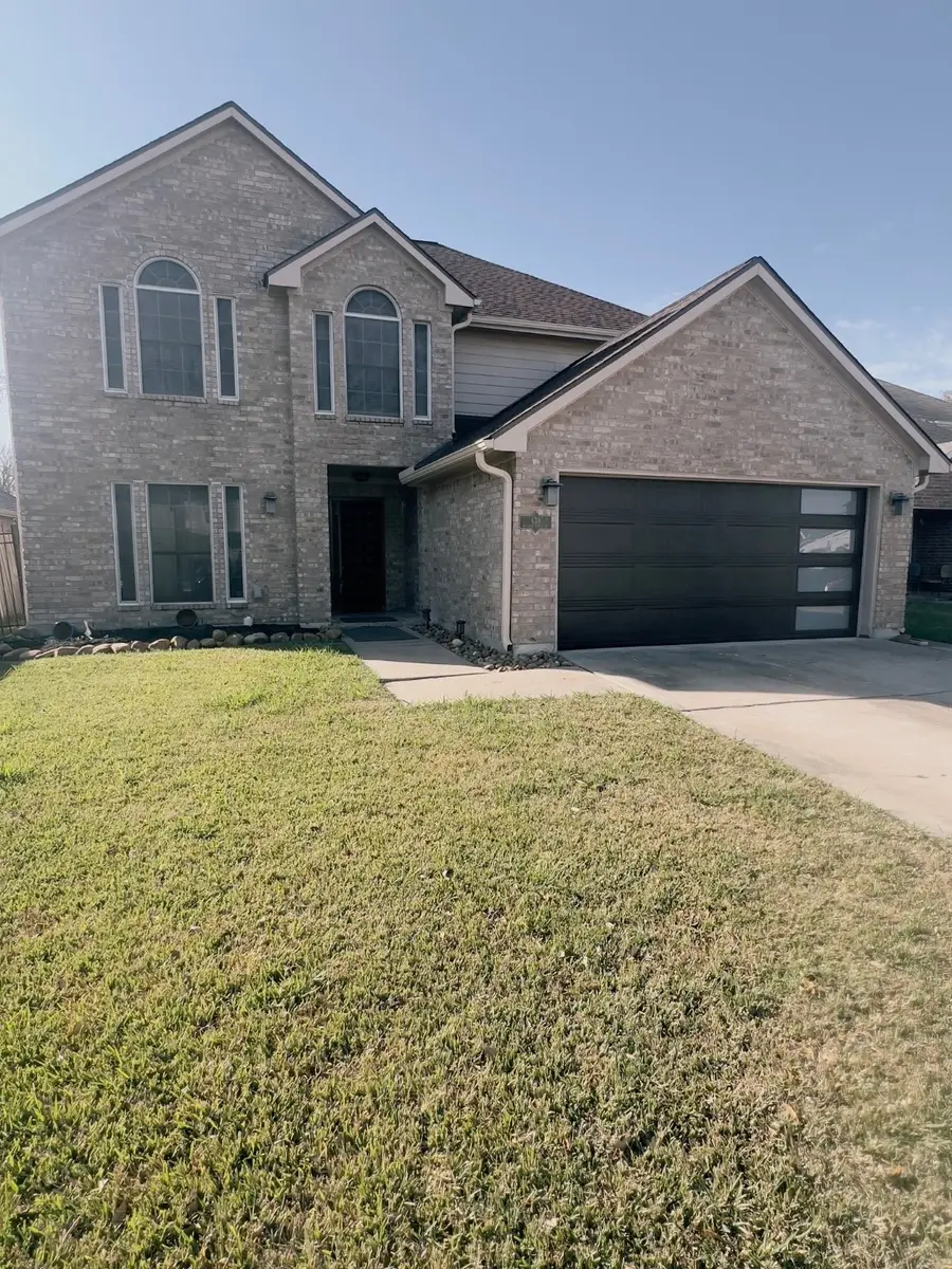 638 Meadow Knoll Drive, Stafford, TX 77477 - Image #2
