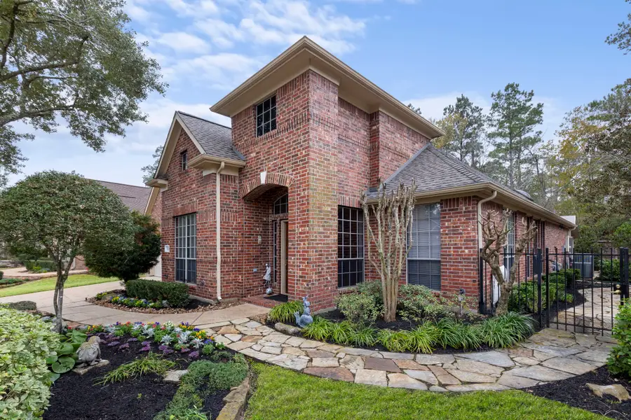 82 S Warbler Bend Circle, The Woodlands, TX 77382 - Image #2