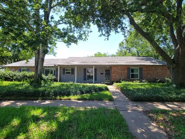 802 Seafoam Road, Houston, TX 77062