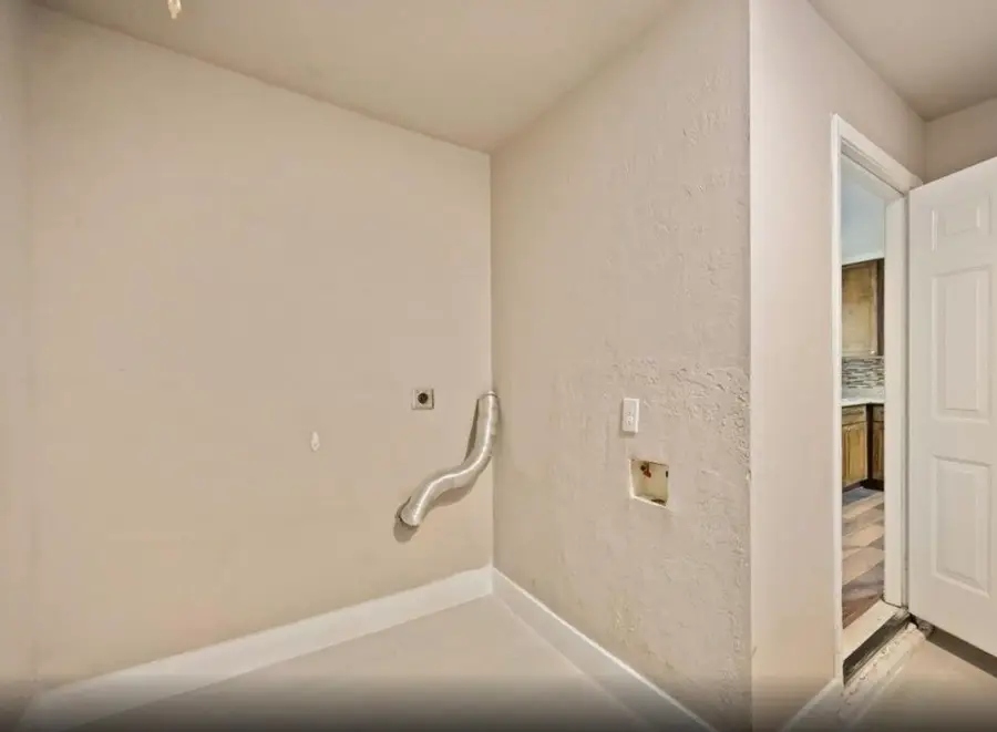 6043 Lyndhurst Drive, Houston, TX 77033 - #3