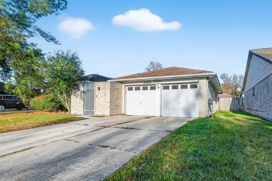 2410 Colonial Ridge Drive, Friendswood, TX 77546 - Image #3