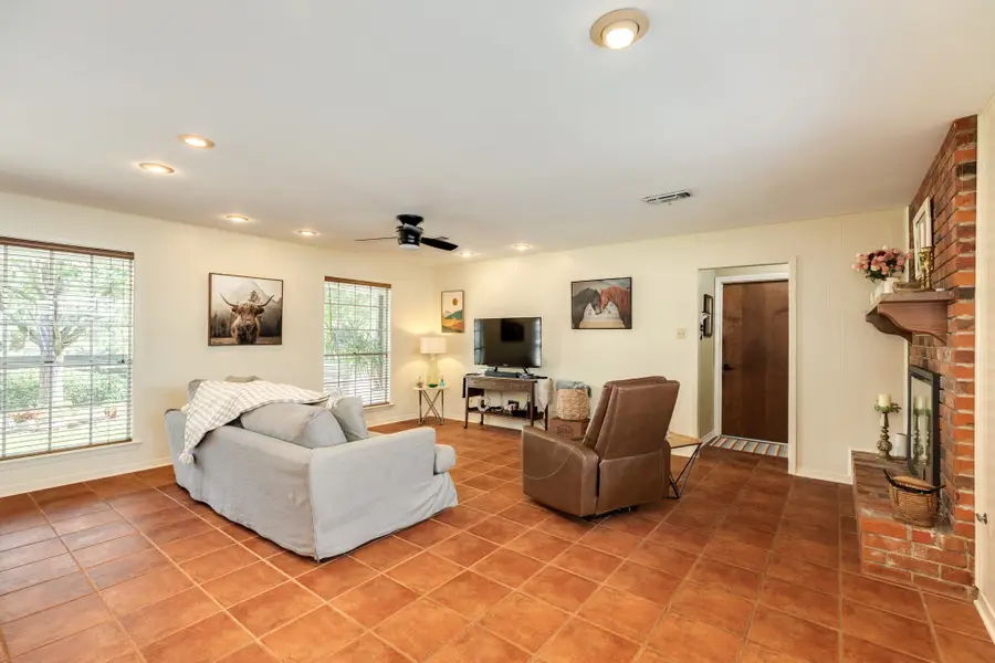 107 Hyacinth Street, Lake Jackson, TX 77566 - #2