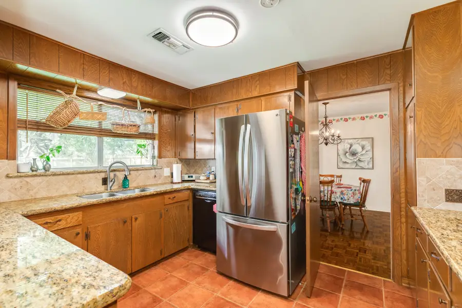 107 Hyacinth Street, Lake Jackson, TX 77566 - #3