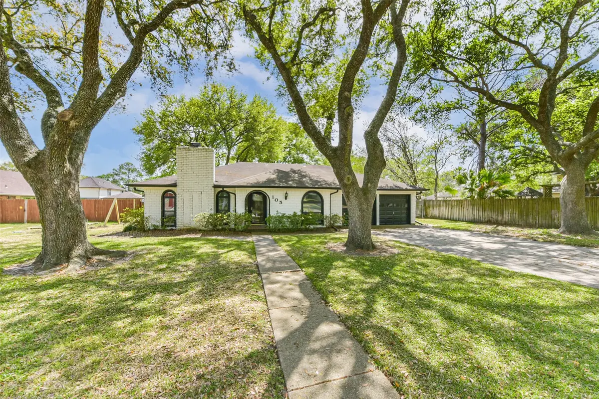 105 W Wildwinn Drive, Alvin, TX 77511 - #1