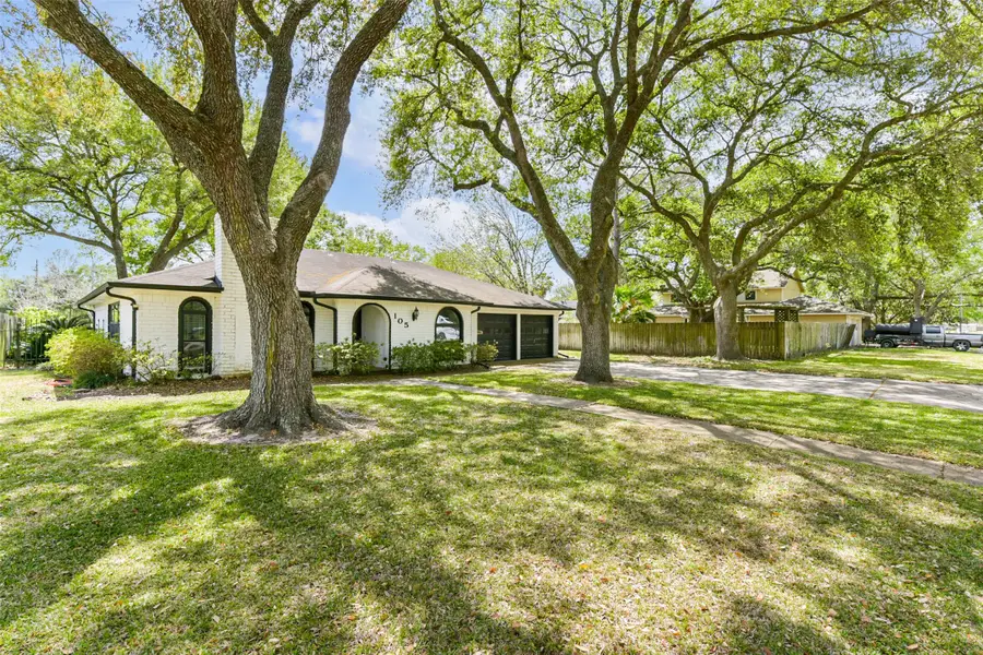105 W Wildwinn Drive, Alvin, TX 77511 - #3
