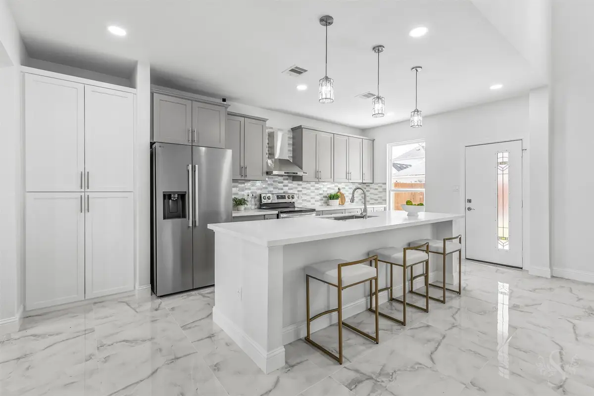 2111 Pinecreek Pass Lane, Katy, TX 77449 - Image #1