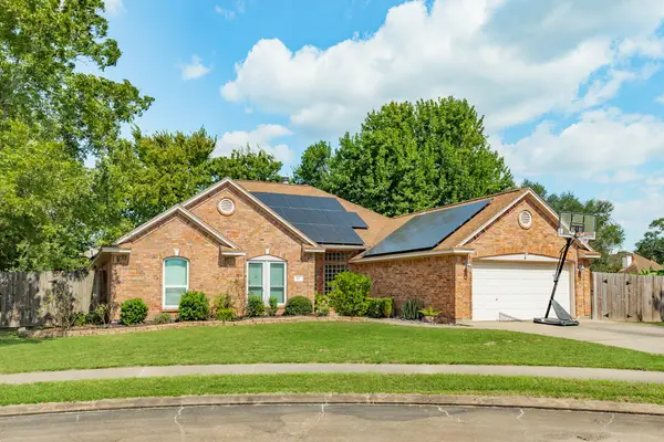 57 Peppermint Court, Lake Jackson, TX 77566