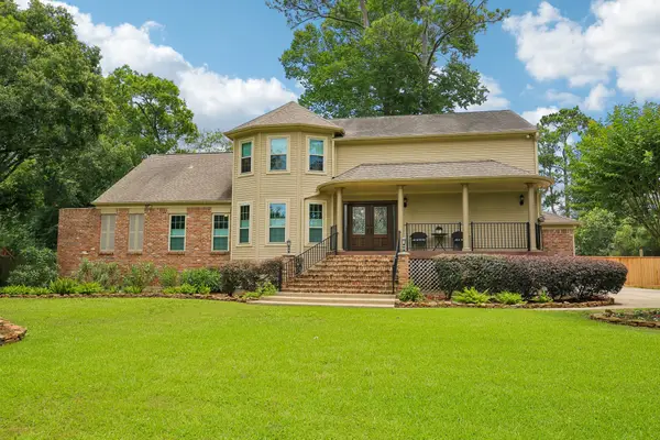 302 Charleston Street, Friendswood, TX 77546