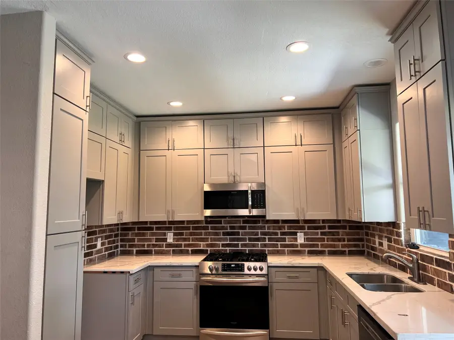 715 Seydler Street, East Bernard, TX 77435 - #3