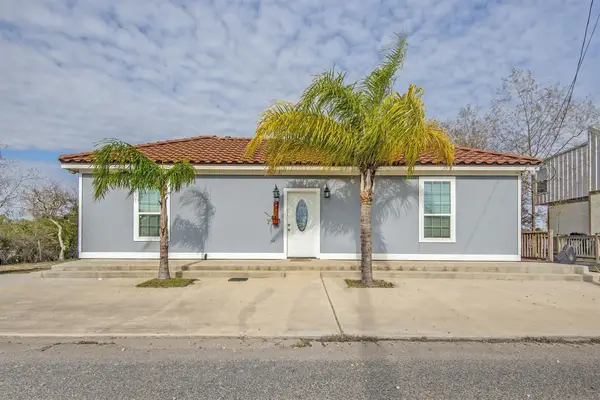 2734 Avenue D, Dickinson, TX 77539