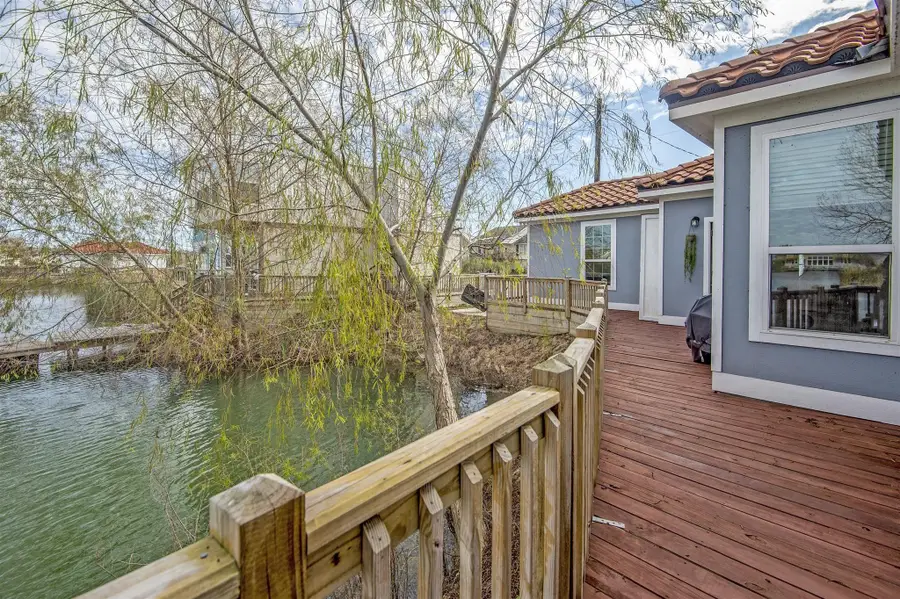 2734 Avenue D, Dickinson, TX 77539 - Image #2