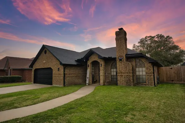 213 Trailride Road, Angleton, TX 77515