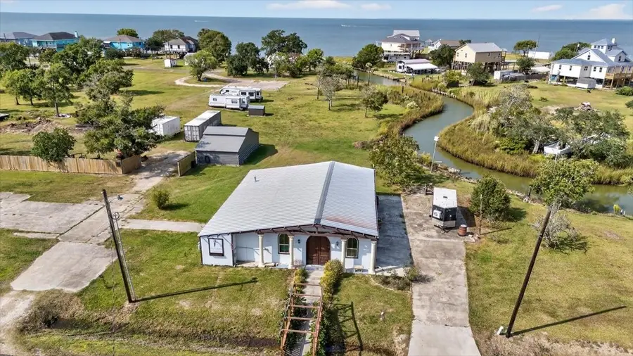 311 Bayside Drive, Anahuac, TX 77514 - Image #3