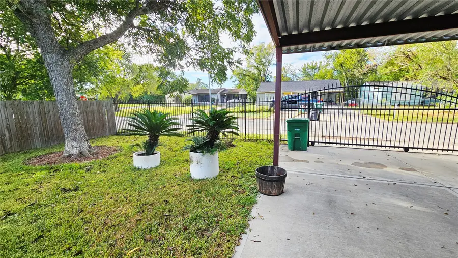 5231 Lyndhurst Drive, Houston, TX 77033 - Image #3