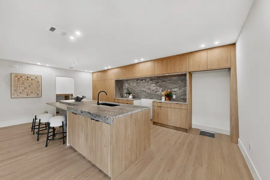 427 E 9th Street, Dallas, TX 75203 - #3