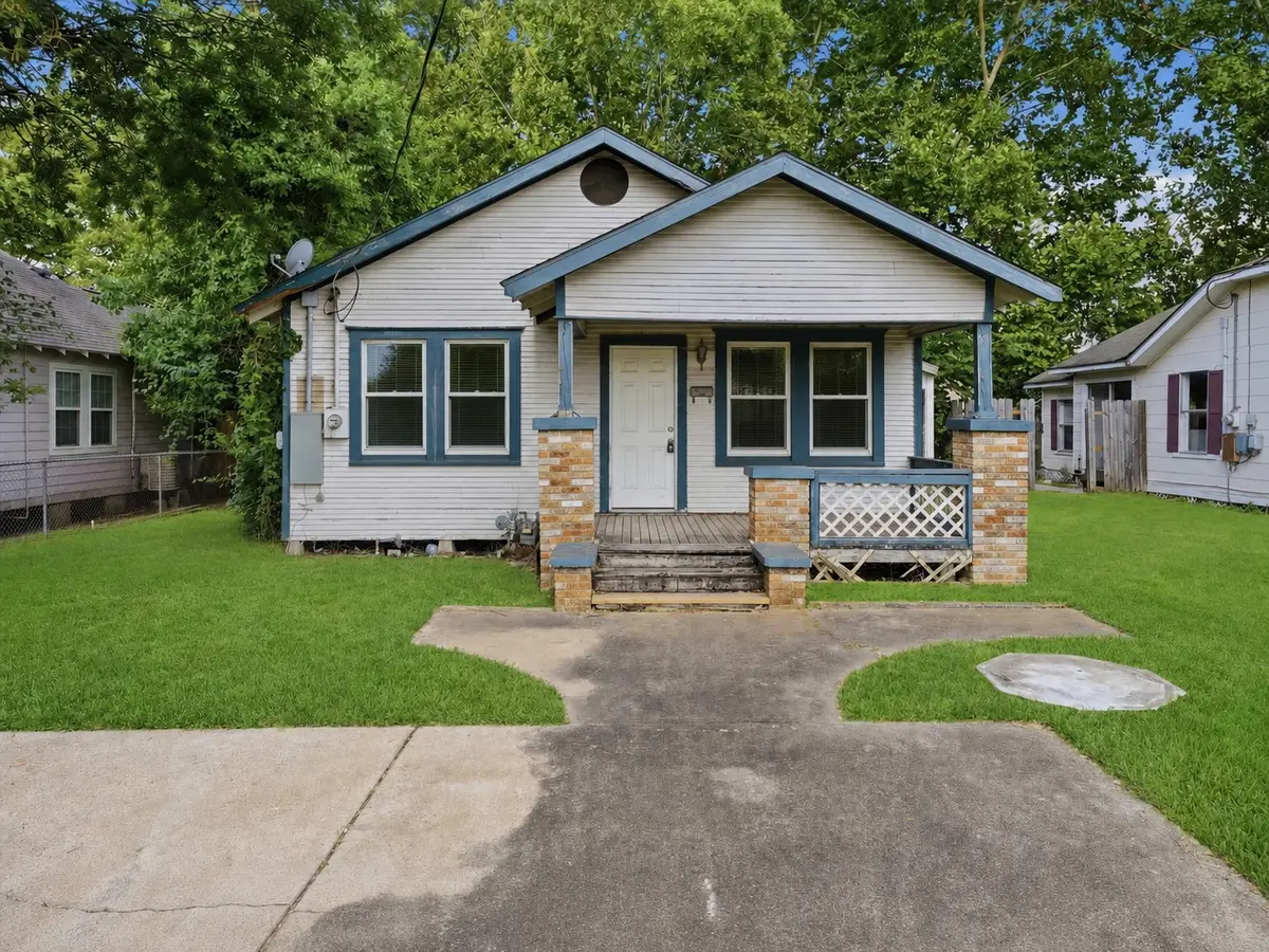 202 S Magnolia Street, Highlands, TX 77562 - #1