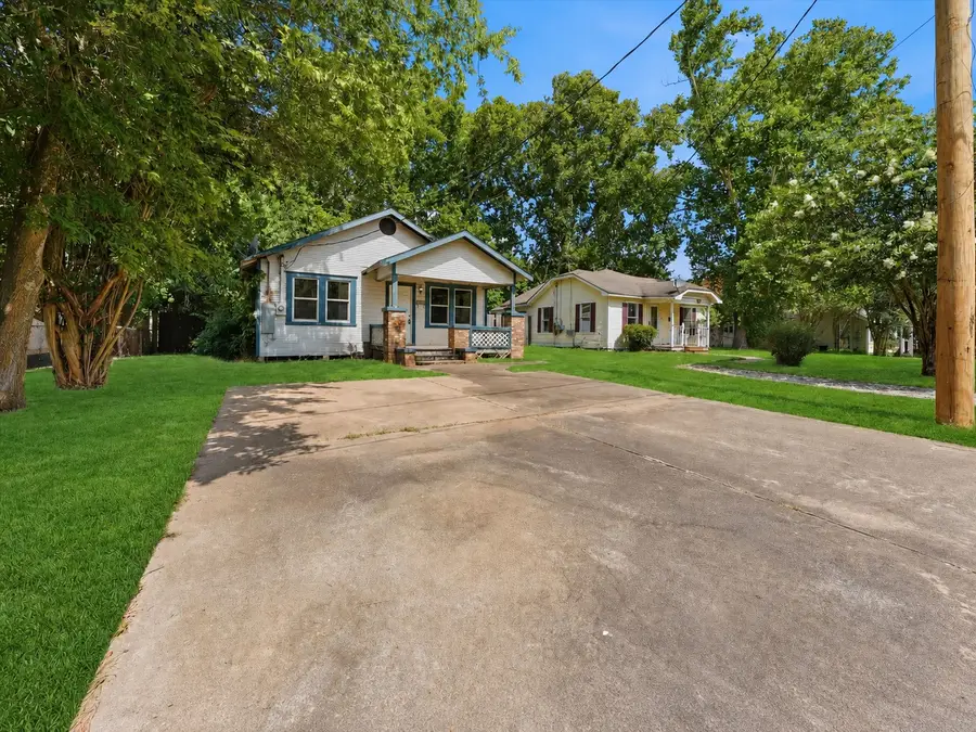 202 S Magnolia Street, Highlands, TX 77562 - #3
